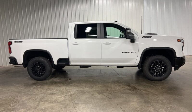 
 Chevrolet Silverado 2500 HD full									