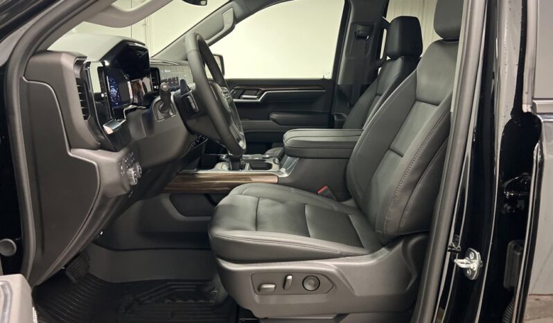 
 Chevrolet Silverado 1500 full									
