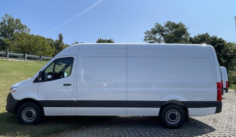 
 Mercedes-Benz Sprinter Cargo Van full									