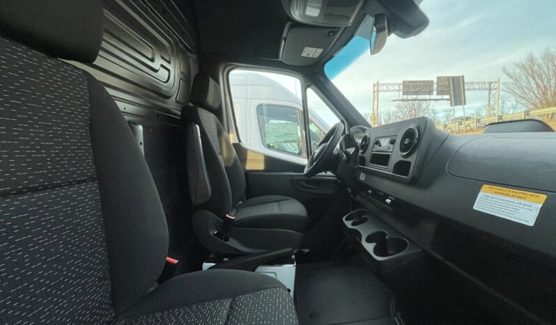 
 Mercedes-Benz Sprinter Cargo Van full									