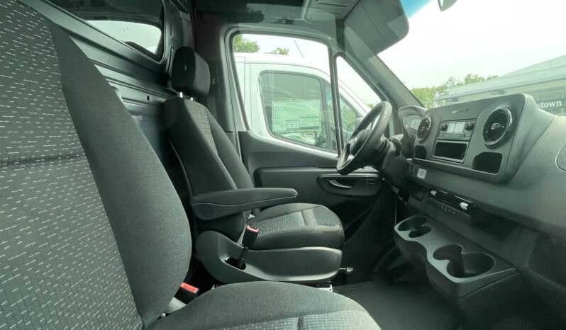 
 Mercedes-Benz Sprinter Cargo Van full									