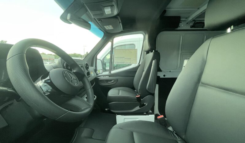
 Mercedes-Benz Sprinter Cargo Van full									
