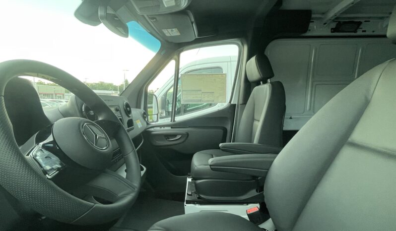 
 Mercedes-Benz Sprinter Cargo Van full									