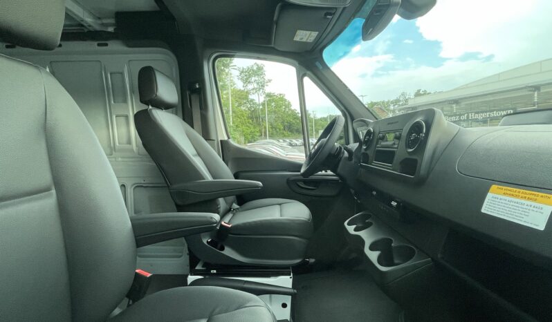 
 Mercedes-Benz Sprinter Cargo Van full									