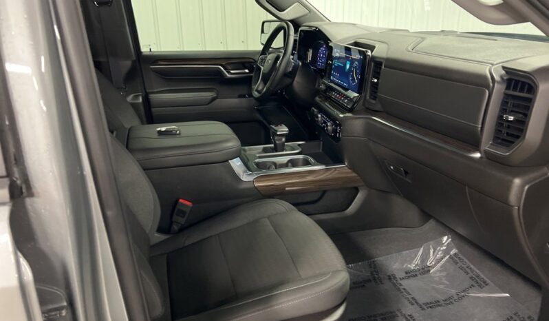 
 Chevrolet Silverado 1500 full									