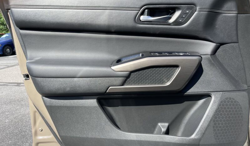 
 Nissan Pathfinder full									