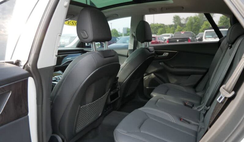
 Audi Q8 full									