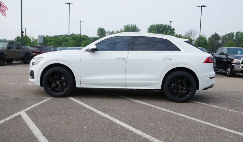 
 Audi Q8 full									
