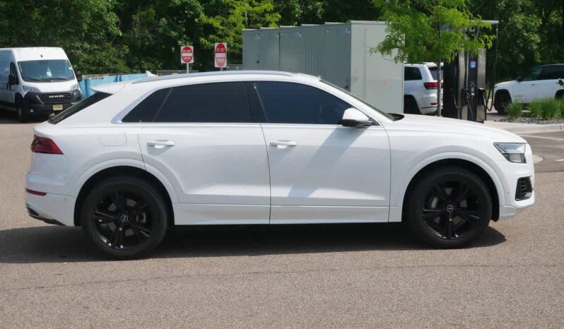 
 Audi Q8 full									