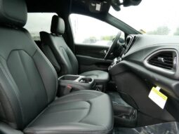 
 Chrysler Pacifica full									