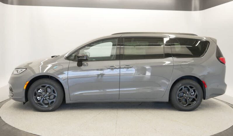 
 Chrysler Pacifica full									