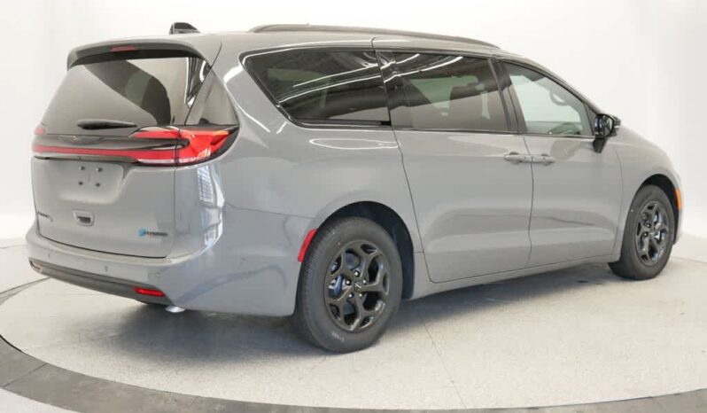 
 Chrysler Pacifica full									