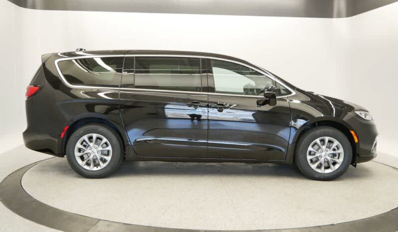 
 Chrysler Pacifica full									