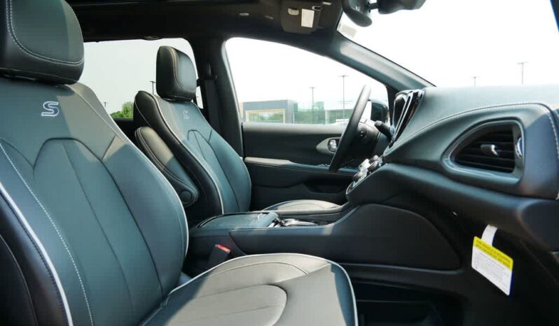 
 Chrysler Pacifica full									