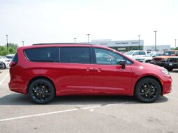 
 Chrysler Pacifica full									