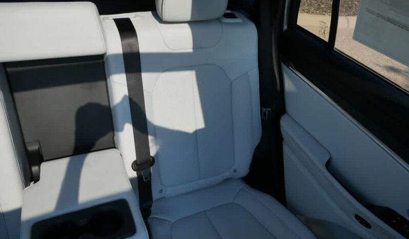 
 Jeep Wagoneer S full									