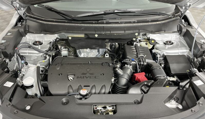 
 Mitsubishi Outlander Sport full									