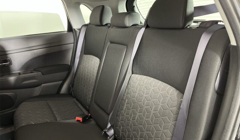
 Mitsubishi Outlander Sport full									