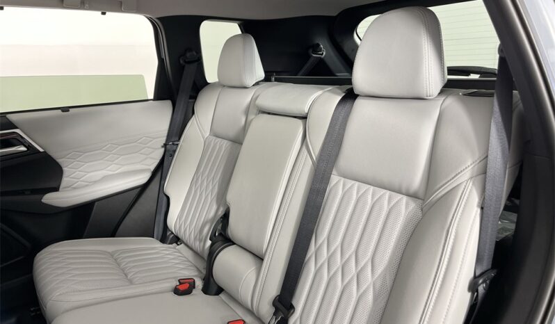 
 Mitsubishi Outlander full									