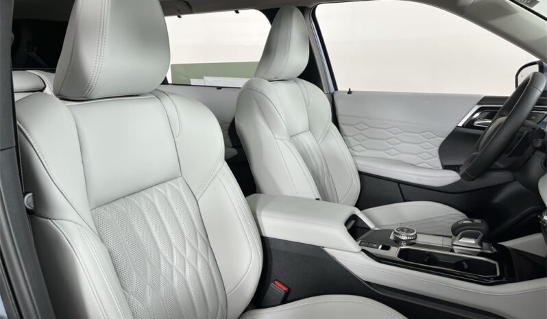 
 Mitsubishi Outlander full									