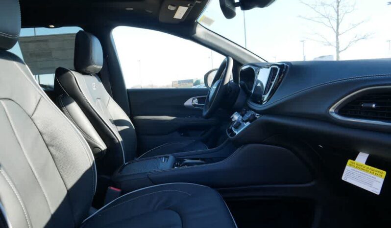 
 Chrysler Pacifica full									