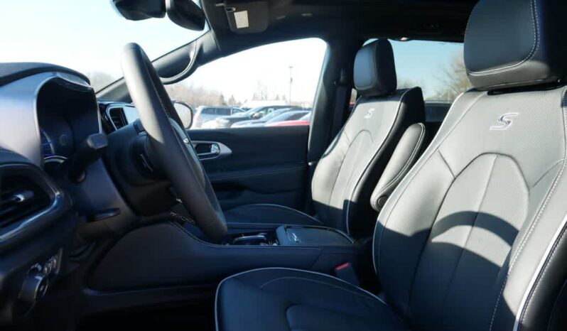 
 Chrysler Pacifica full									