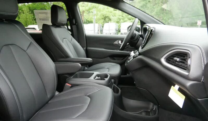 
 Chrysler Pacifica full									