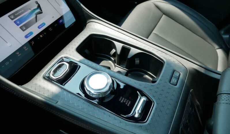 
 Jeep Wagoneer S full									