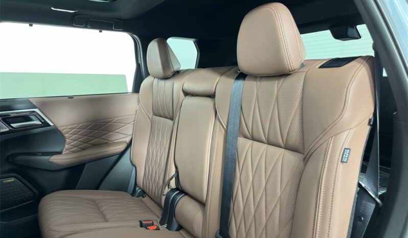 
 Mitsubishi Outlander full									