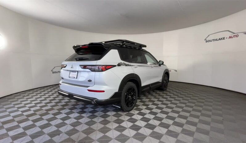 
 Mitsubishi Outlander full									