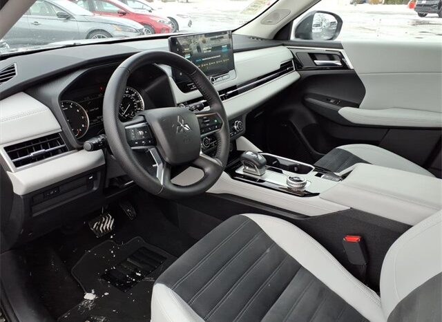 
 Mitsubishi Outlander full									