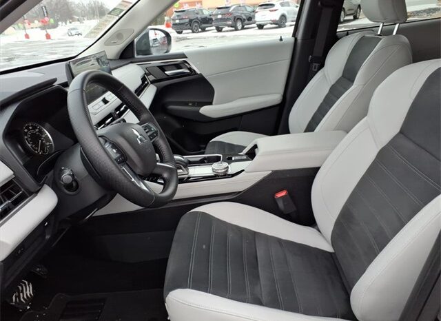 
 Mitsubishi Outlander full									