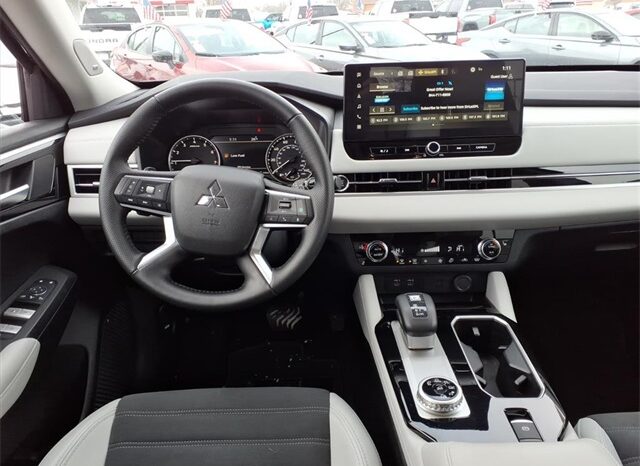 
 Mitsubishi Outlander full									