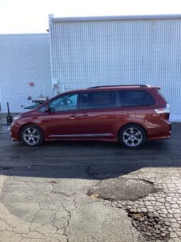 Toyota Sienna full