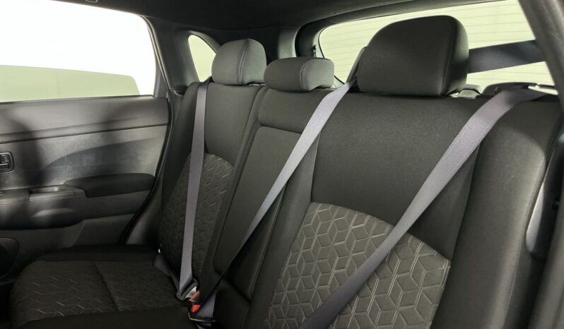 
 Mitsubishi Outlander Sport full									