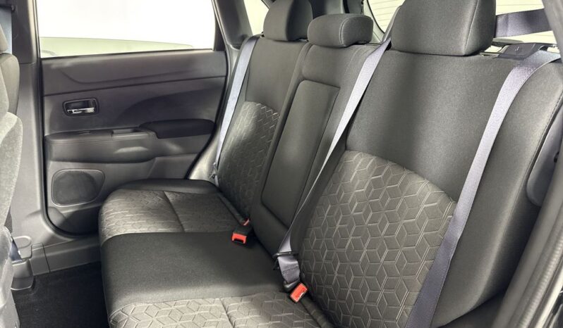 
 Mitsubishi Outlander Sport full									