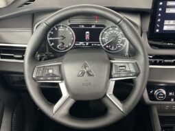 
 Mitsubishi Outlander full									