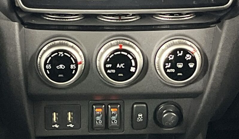 
 Mitsubishi Outlander Sport full									