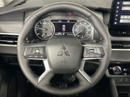 
 Mitsubishi Outlander full									