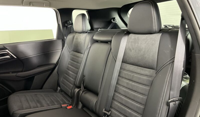 
 Mitsubishi Outlander full									