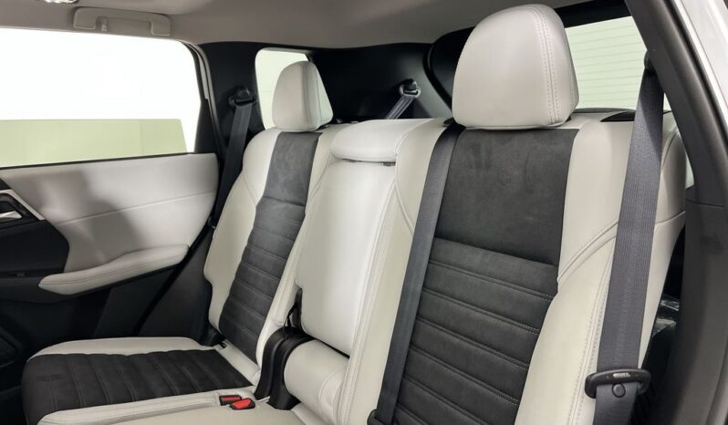 
 Mitsubishi Outlander full									