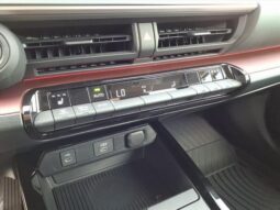 Toyota Prius Plug-In Hybrid full