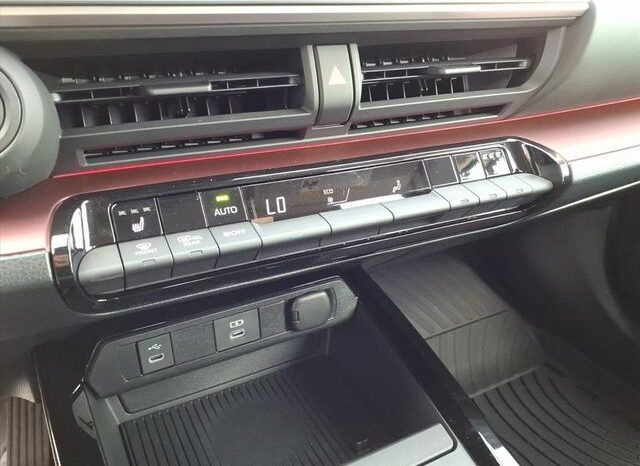 
 Toyota Prius Plug-In Hybrid full									