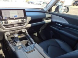 Toyota Grand Highlander full