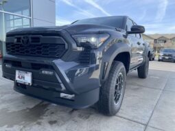 
 Toyota Tacoma Hybrid full									
