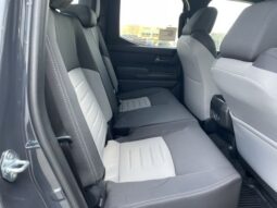 
 Toyota Tacoma Hybrid full									