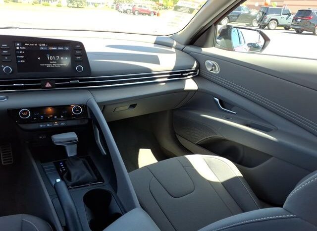 
 Hyundai Elantra full									