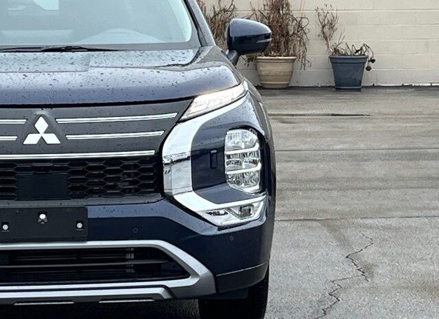 
 Mitsubishi Outlander full									