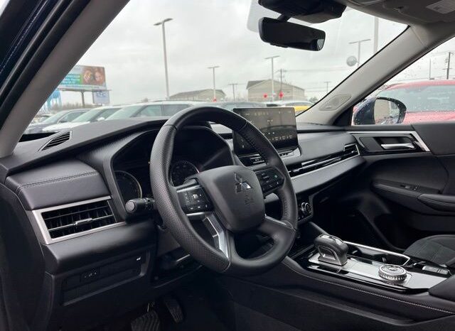 
 Mitsubishi Outlander full									