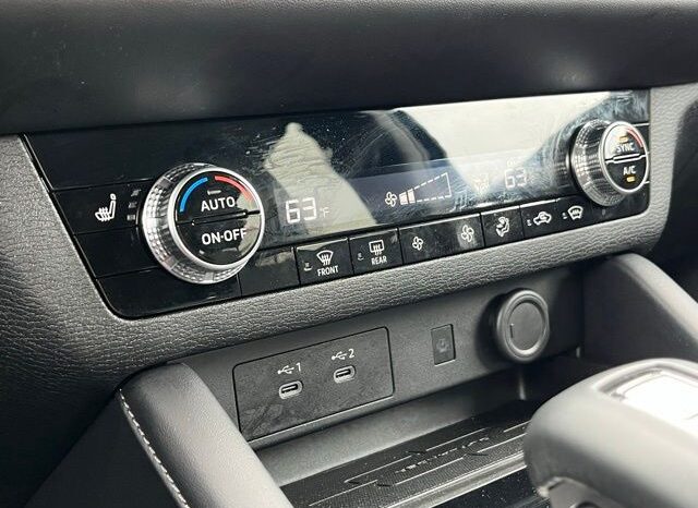 
 Mitsubishi Outlander full									